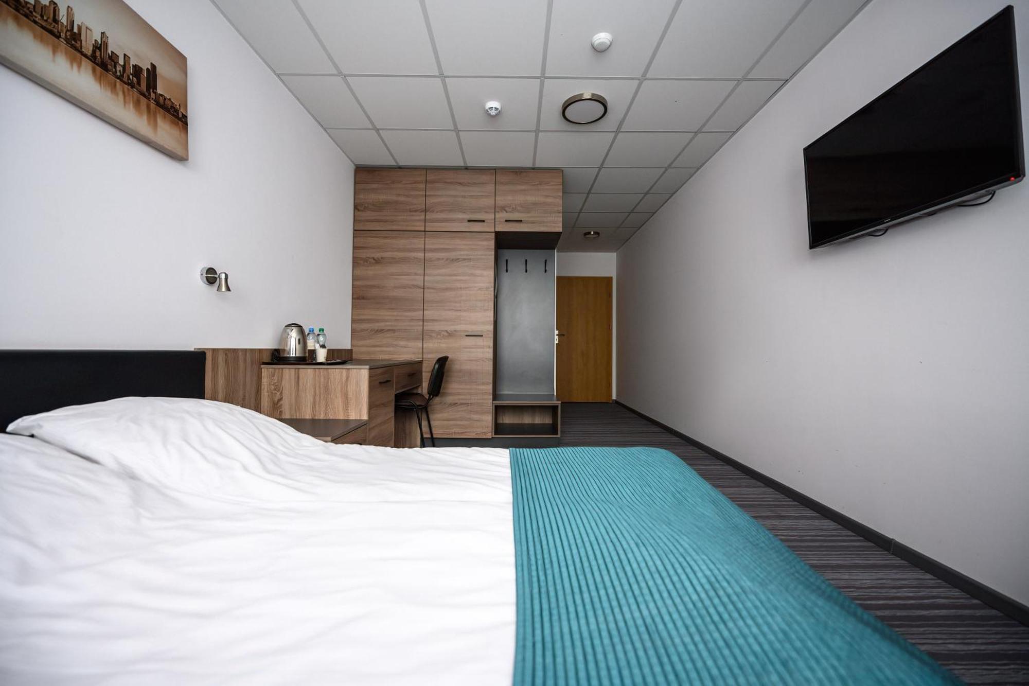 Hut Pus Spolka Akcyjna Hotel Krakow Luaran gambar