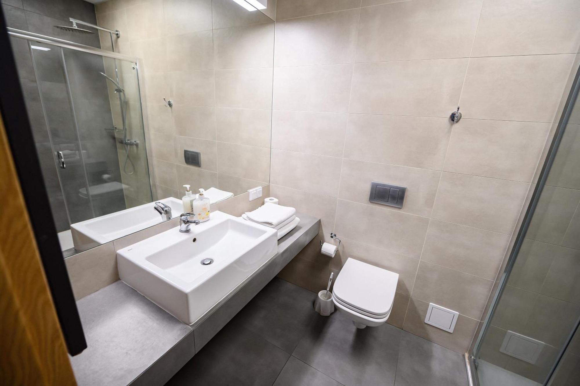 Hut Pus Spolka Akcyjna Hotel Krakow Luaran gambar